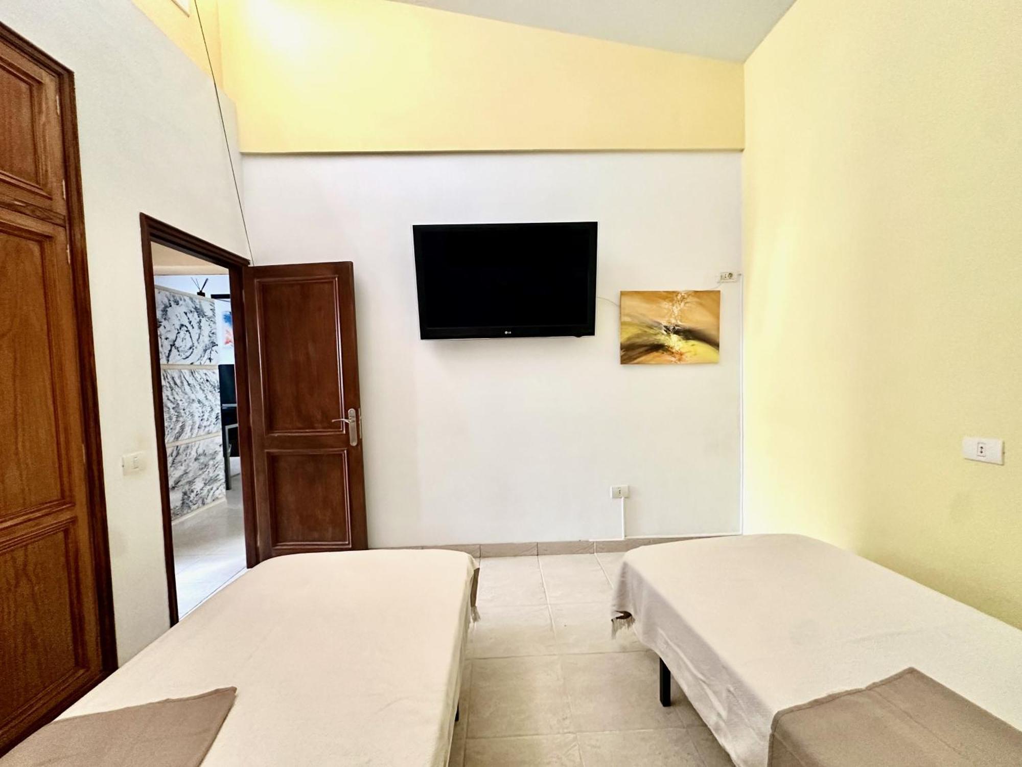 Pambnb - House Next To The Beach, Terrace, Fiber Wi-fi, Bbq Abades (Tenerife)